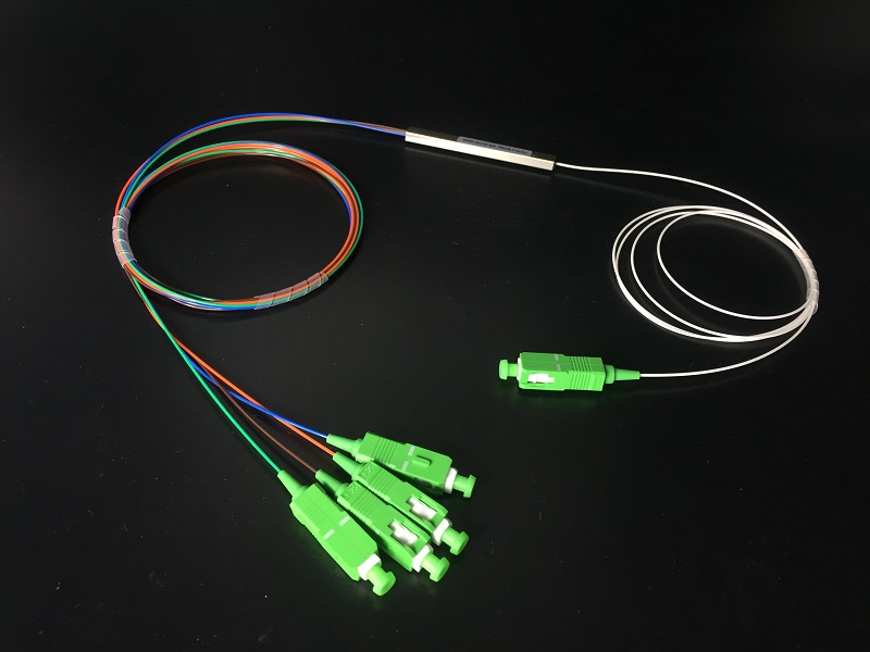 1分4微型钢管PLC分路器0.9mm 彩色出纤SC/APCموصل SC/APC الخائن ,مع PLC أنبوب الصلب4×1